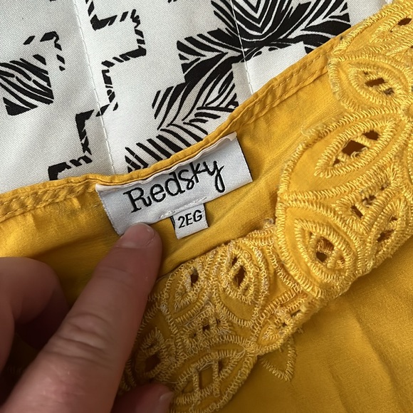 Red Sky Yellow Spaghetti Strap Tank Top Size 2XL fits like a Large - Picture 6 of 11